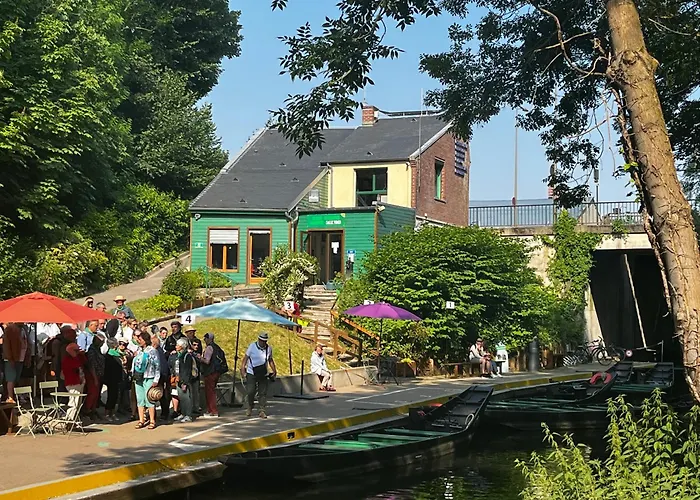 Pearl Of Center, Train Station, Parking